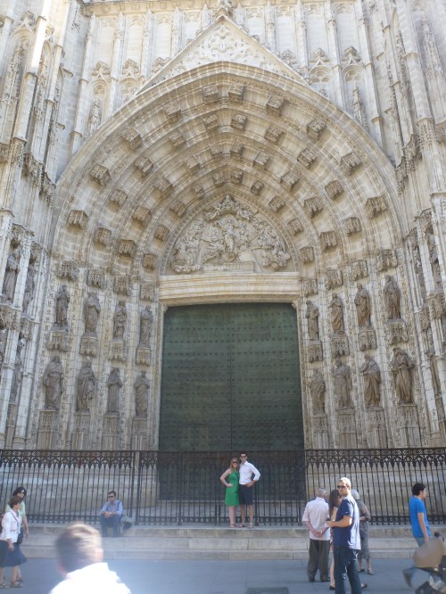 In front of the gorgeous Catedral de Sevilla