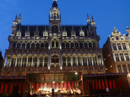 Some live music to enjoy in the Plaza.